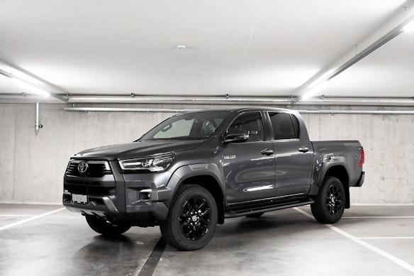 TOYOTA Hilux Double Cab.-Pick-up 2.8 D-4D MHEV 204 Invincible 0 TOYOTA Hilux Double Cab.-Pick-up 2.8 D-4D MHEV 204 Invincible 0