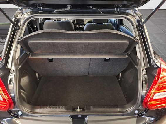 Vehicle image 6 Vehicle image 6