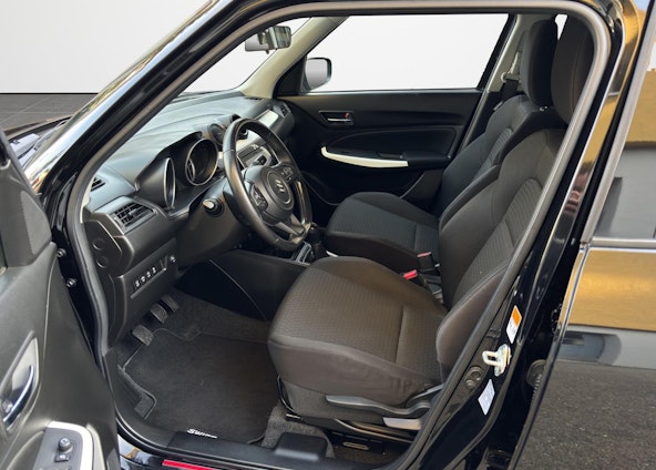 Vehicle image 4 Vehicle image 4