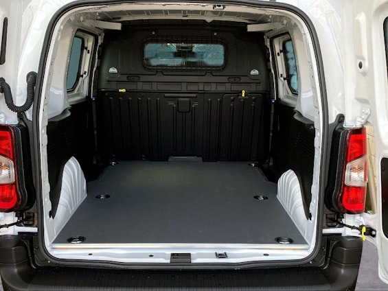 Vehicle image 5 Vehicle image 5