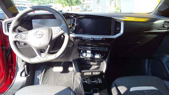 Vehicle image 4 Vehicle image 4