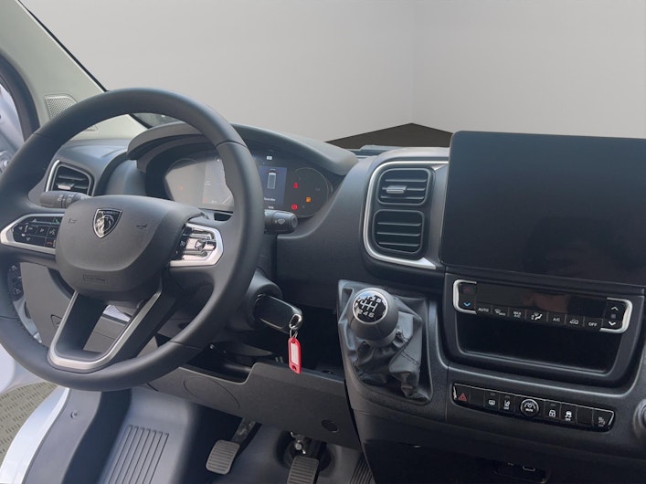 Vehicle image PEUGEOT BOXER