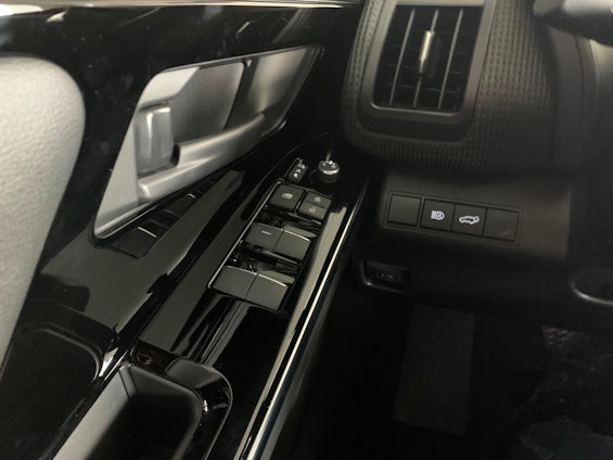 Vehicle image 4 Vehicle image 4