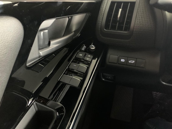 Vehicle image 17 Vehicle image 17