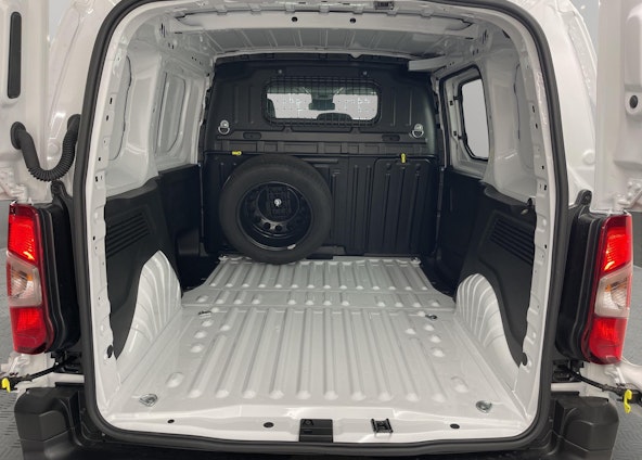 Vehicle image 4 Vehicle image 4