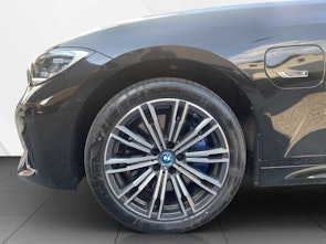 Vehicle image BMW 330e xDrive SAG