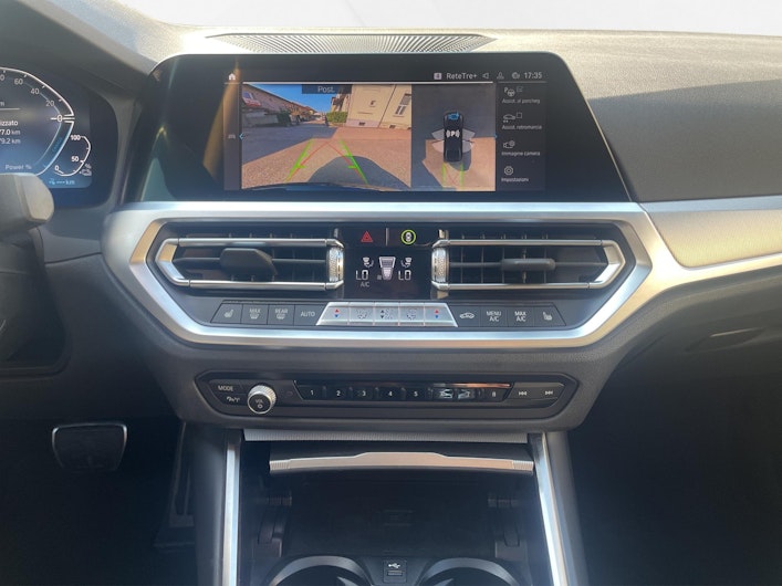 Vehicle image BMW 3 SERIES