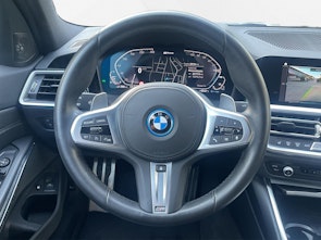 Vehicle image BMW 330e xDrive SAG