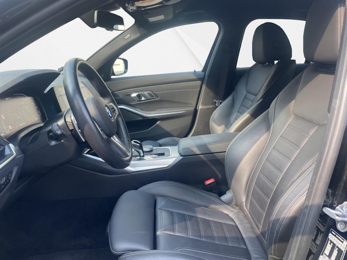 Vehicle image BMW 3 SERIES