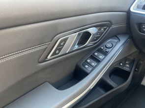 Vehicle image BMW 330e xDrive SAG