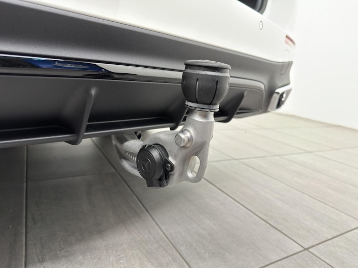 Vehicle image MERCEDES-BENZ E 220