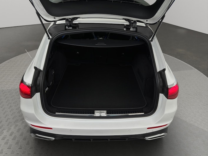 Vehicle image MERCEDES-BENZ E 220