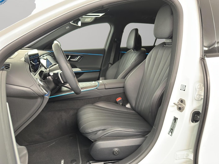 Vehicle image MERCEDES-BENZ E 220