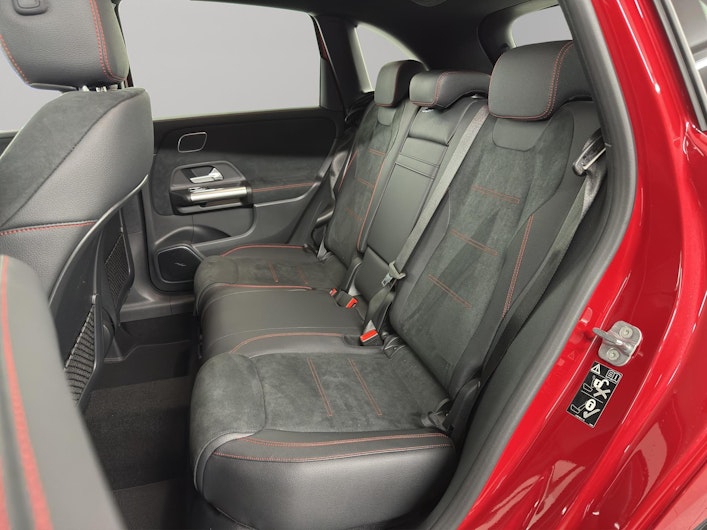 Vehicle image MERCEDES-BENZ B 220