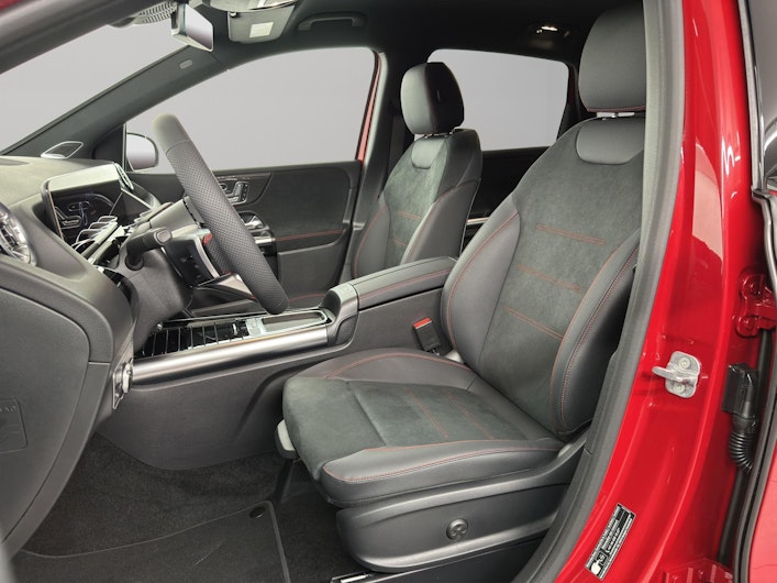 Vehicle image MERCEDES-BENZ B 220