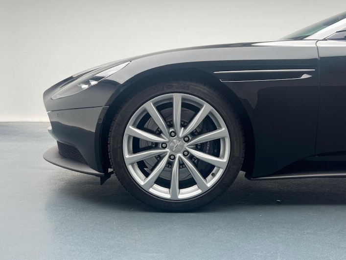 Vehicle image ASTON MARTIN DB11