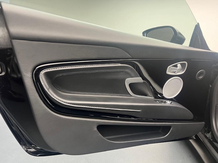 Vehicle image ASTON MARTIN DB11