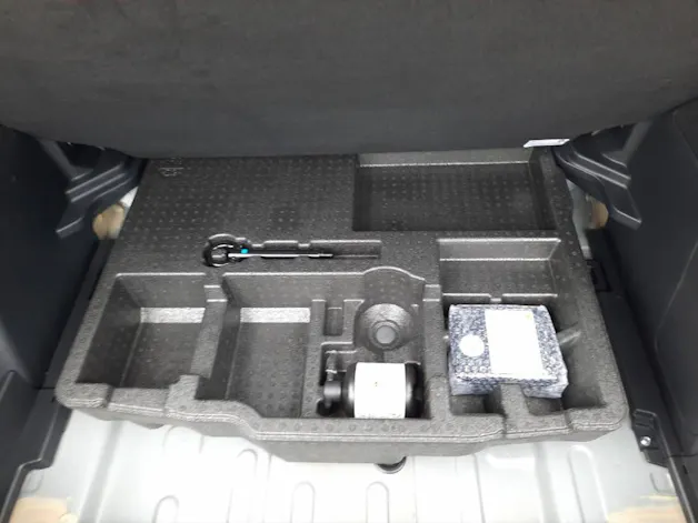 Toyota Yaris Cross 1.5 VVT-i HSD Premiere Edition AWD-i