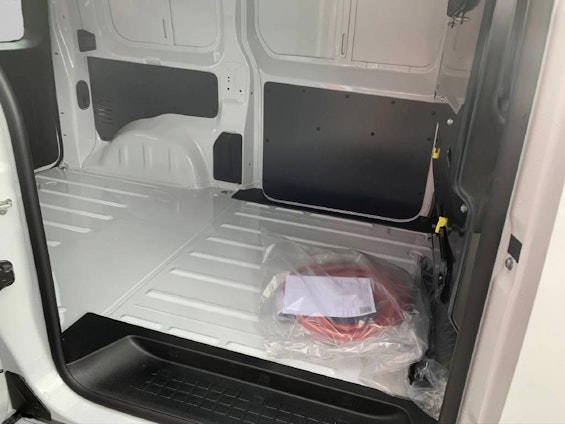 Vehicle image 4 Vehicle image 4