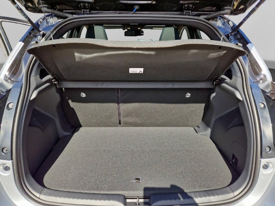 Vehicle image 8 Vehicle image 8