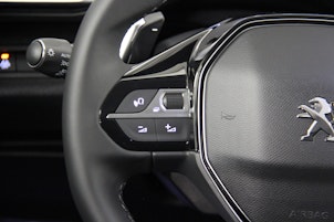 Vehicle image PEUGEOT 3008 1.6 Plug-in Hybrid Allure Pack