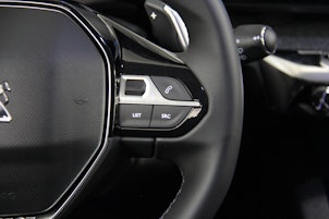 Vehicle image PEUGEOT 3008 1.6 Plug-in Hybrid Allure Pack