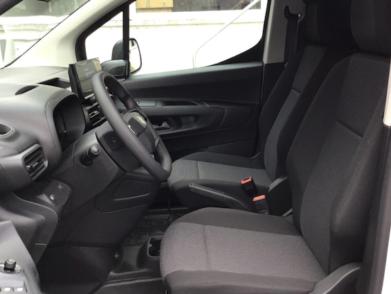 Vehicle image 3 Vehicle image 3