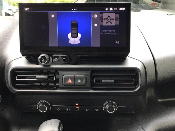 Vehicle image 5 Vehicle image 5