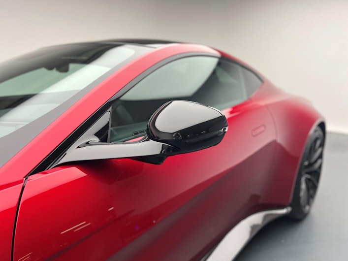 Vehicle image ASTON MARTIN V12 Vantage