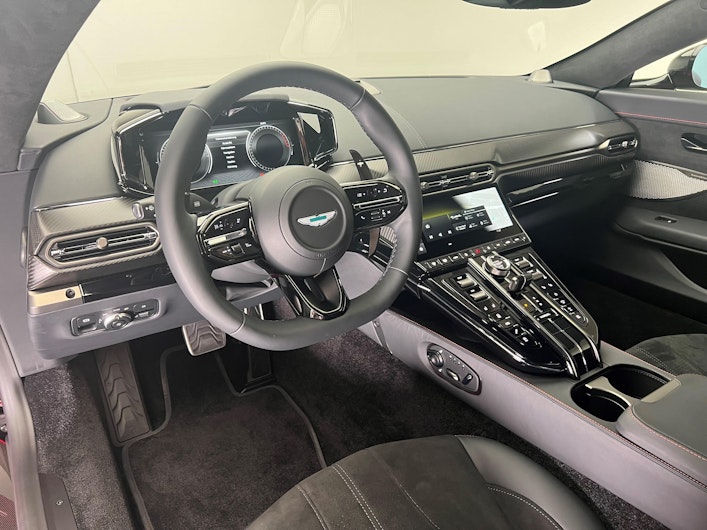 Vehicle image ASTON MARTIN V12 Vantage