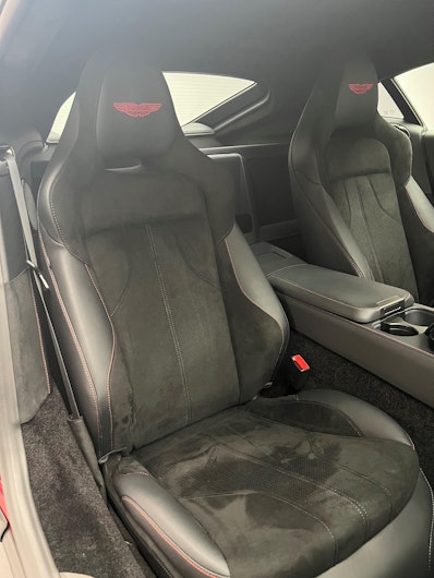 Vehicle image ASTON MARTIN V12 Vantage