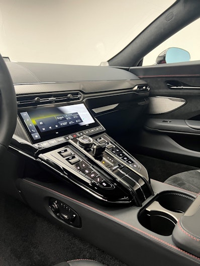 Vehicle image ASTON MARTIN V12 Vantage