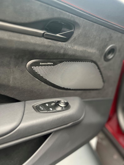 Vehicle image ASTON MARTIN V12 Vantage