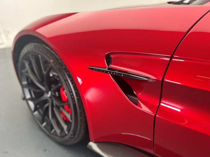 Vehicle image ASTON MARTIN V12 Vantage