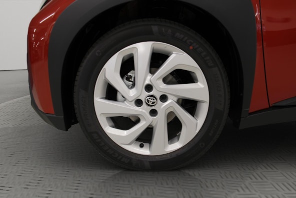 Vehicle image 5