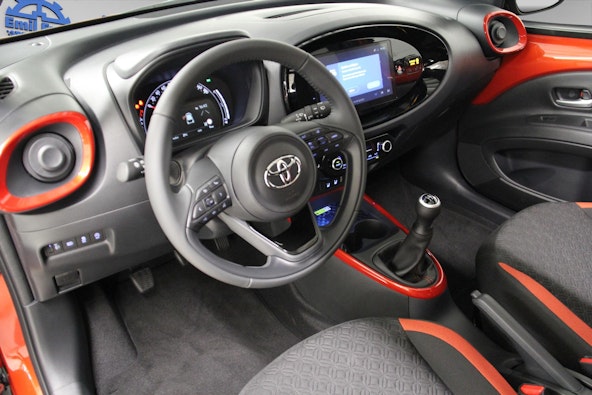 Vehicle image 6