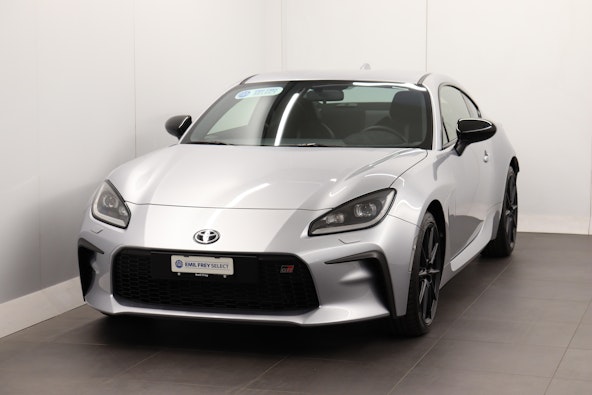 First vehicle image