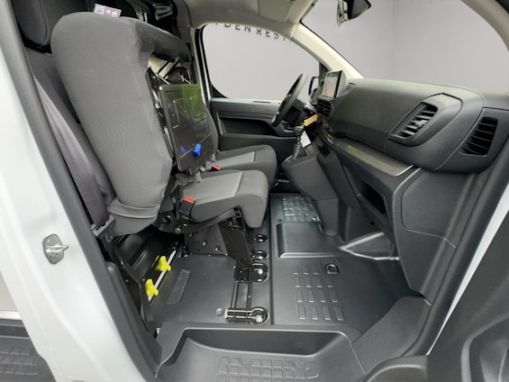 Vehicle image 13 Vehicle image 13