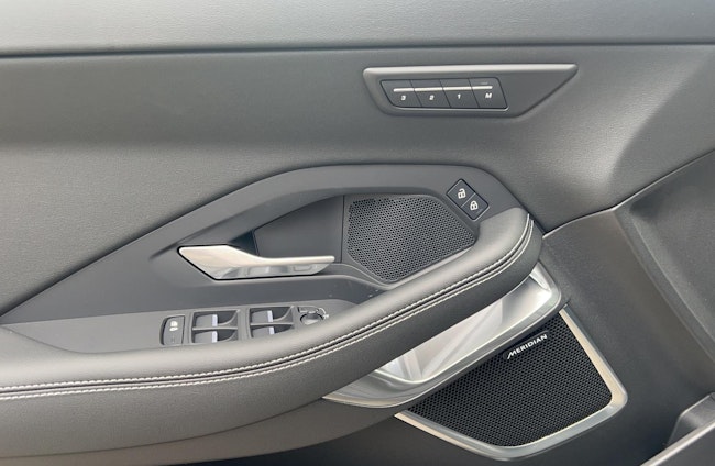 Vehicle image 9 Vehicle image 9