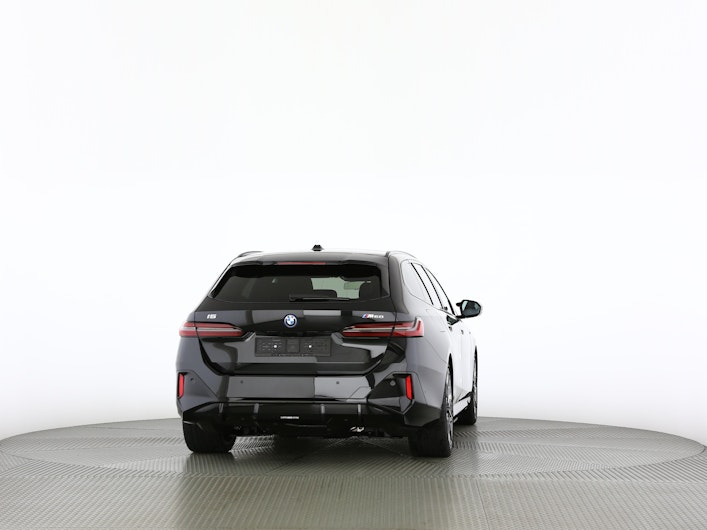 Vehicle image BMW i5