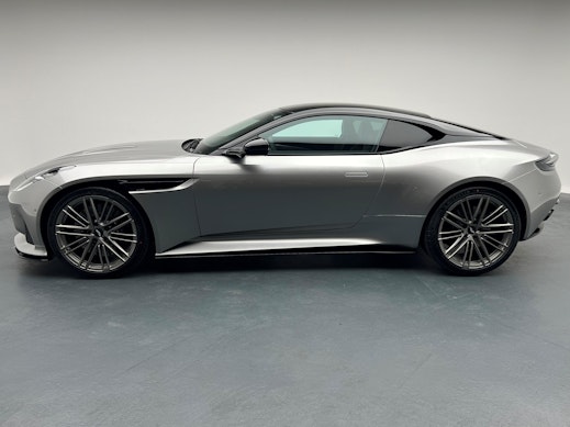 ASTON MARTIN DB12 Coupé 4.0 V8 Bi-Turbo 1
