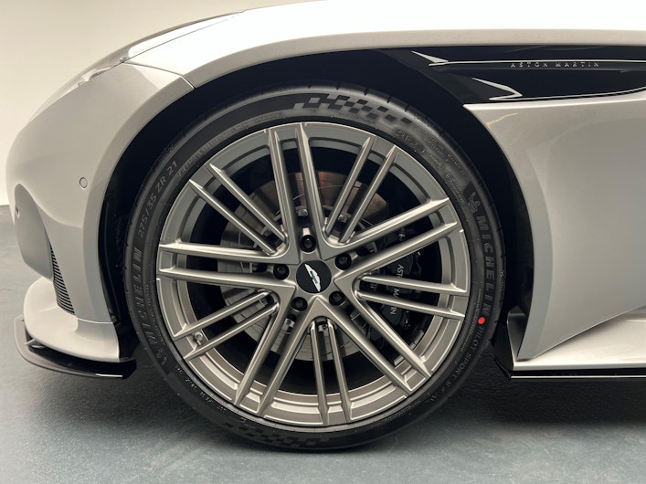 Vehicle image ASTON MARTIN DB12