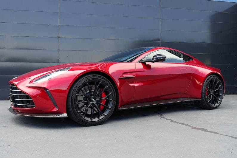 Vehicle image ASTON MARTIN V12 Vantage