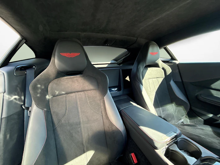 immagine del veicolo ASTON MARTIN V12 Vantage