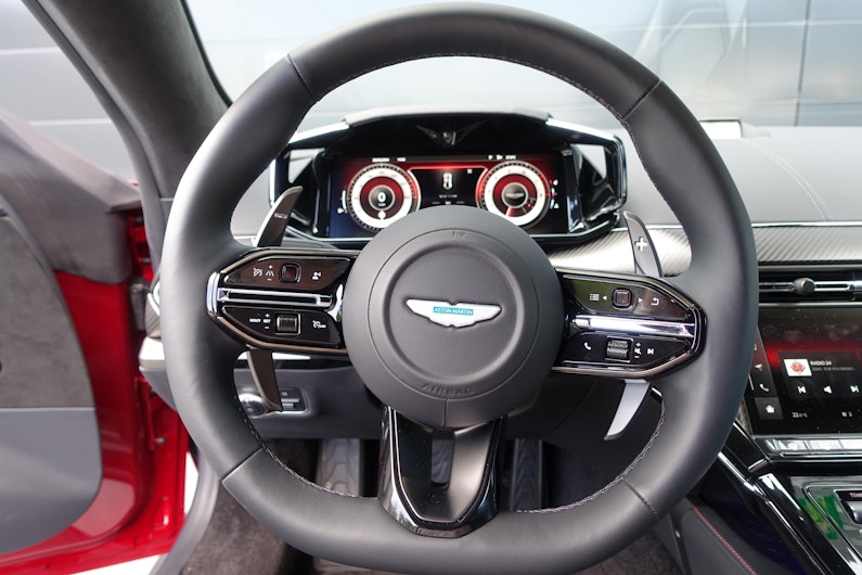 Vehicle image ASTON MARTIN V12 Vantage