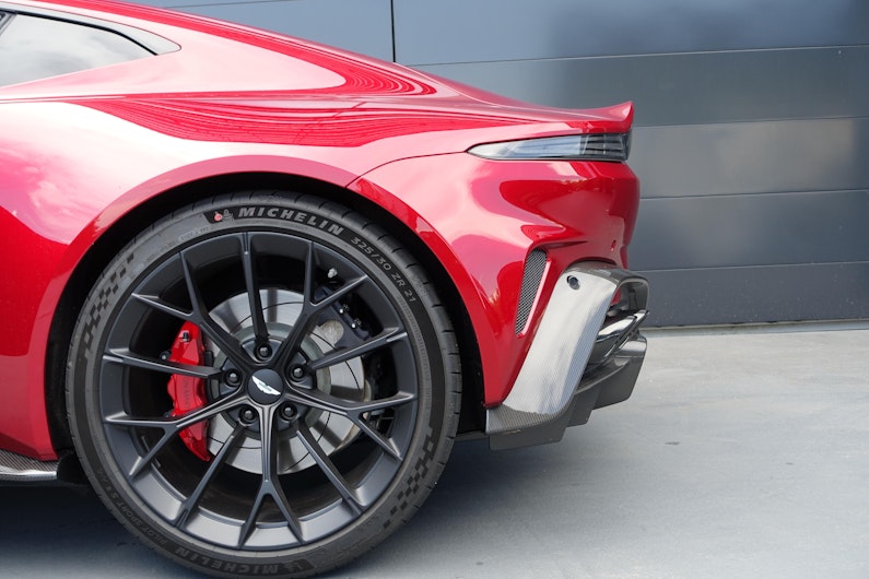 Vehicle image ASTON MARTIN V12 Vantage