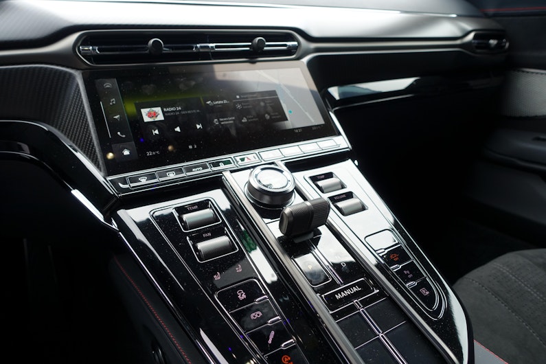 Vehicle image ASTON MARTIN V12 Vantage