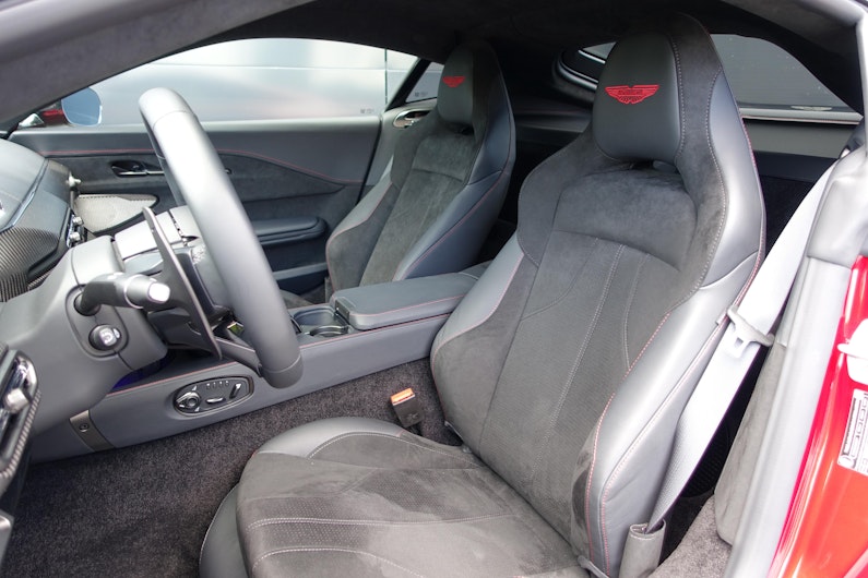 Vehicle image ASTON MARTIN V12 Vantage