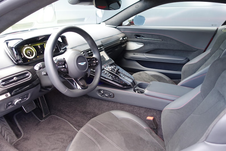 Vehicle image ASTON MARTIN V12 Vantage