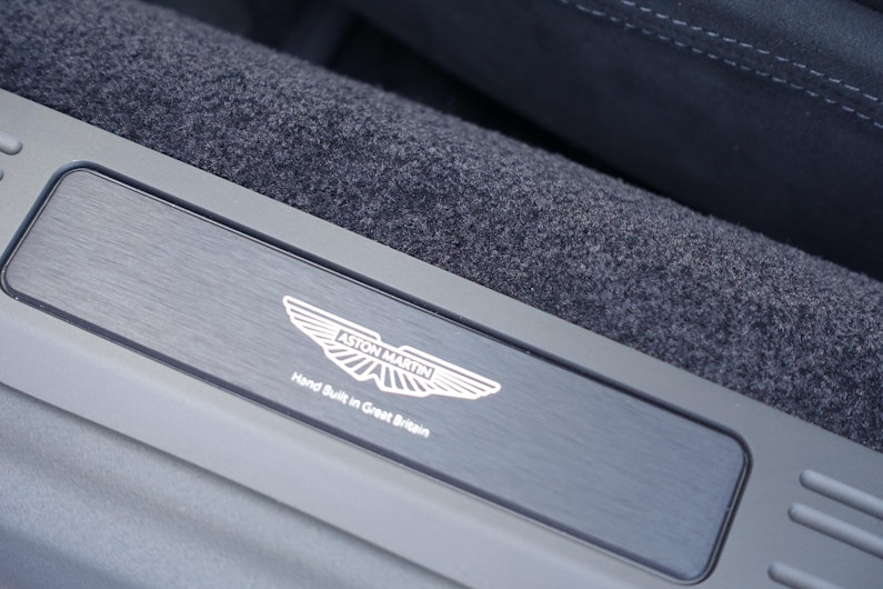 Vehicle image ASTON MARTIN V12 Vantage